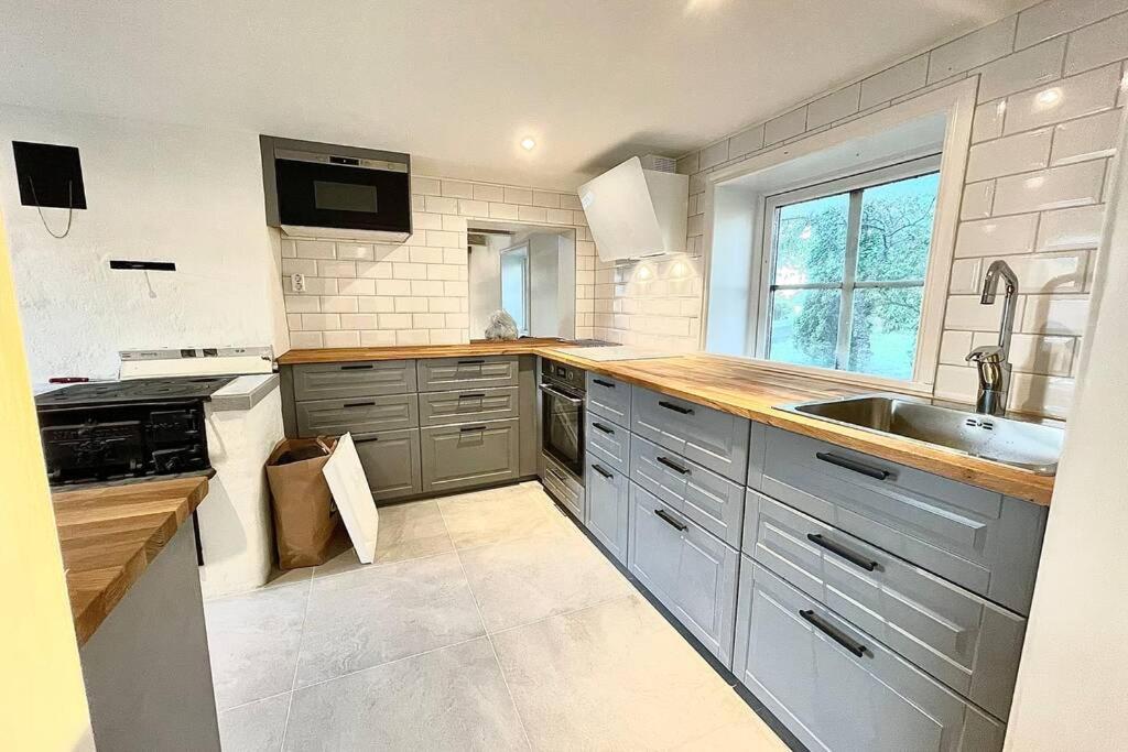 Eget Hus Med Bra Laege Och Toppstandard Linkoping Bagian luar foto